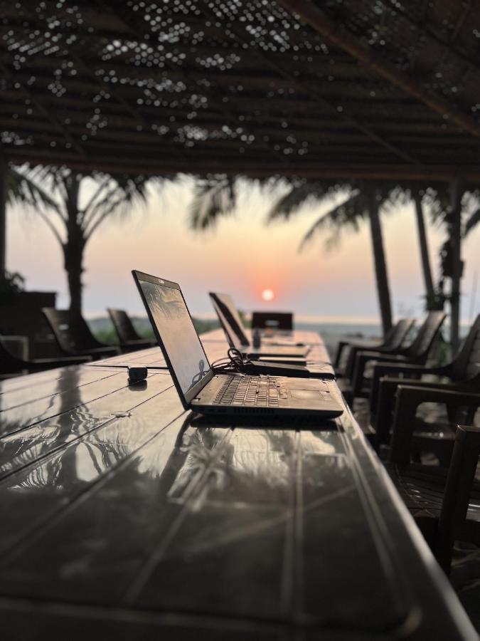 Revibe Beach Hostel Gokarna 고카르나 외부 사진