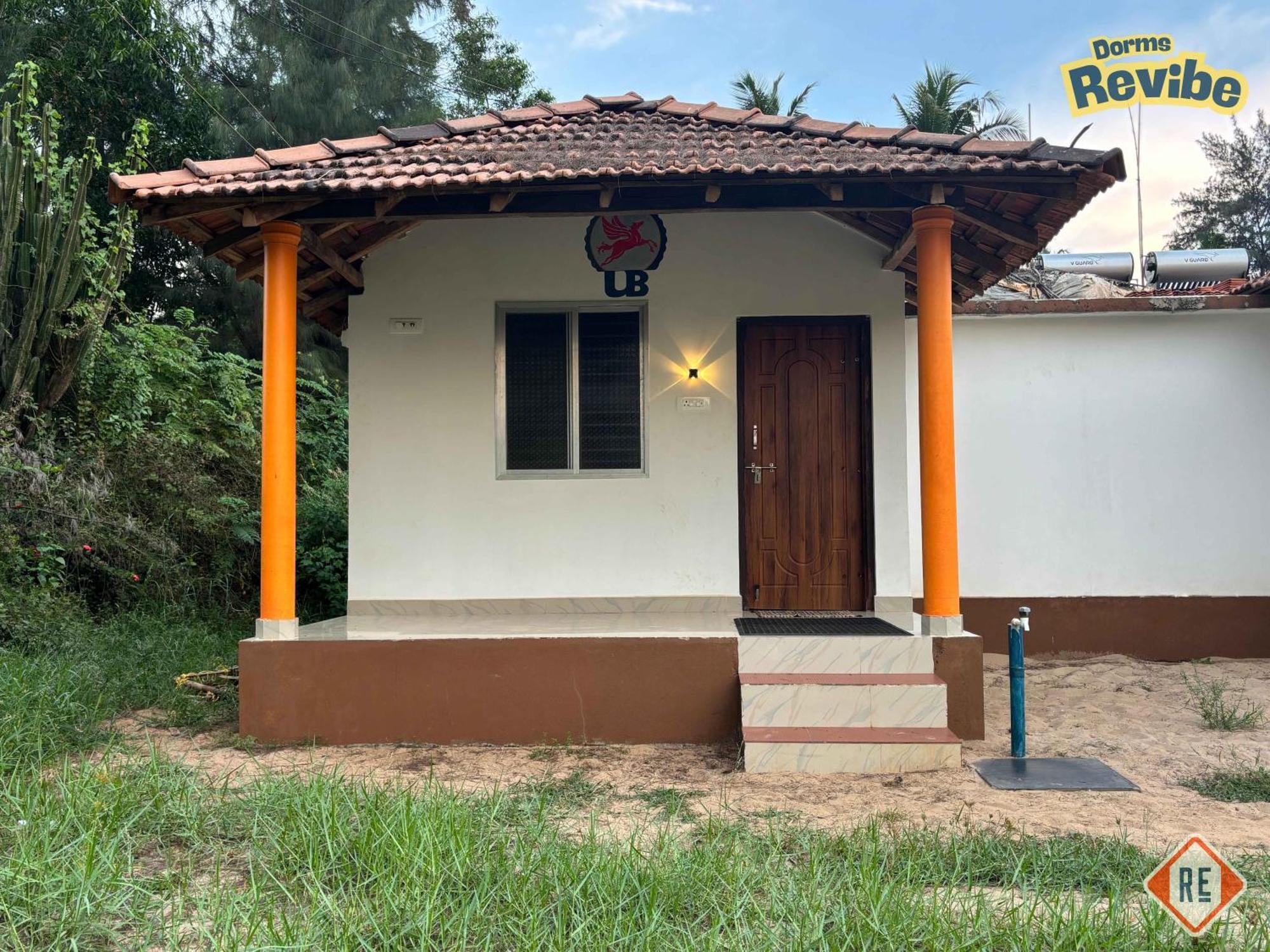 Revibe Beach Hostel Gokarna 고카르나 외부 사진